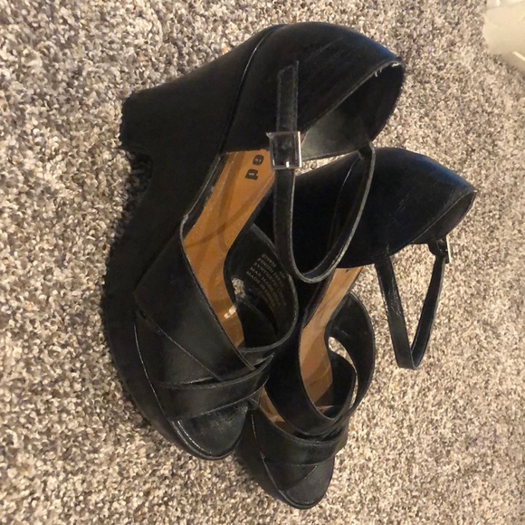 Unlisted Black strapped heels size 6 - Picture 3 of 5